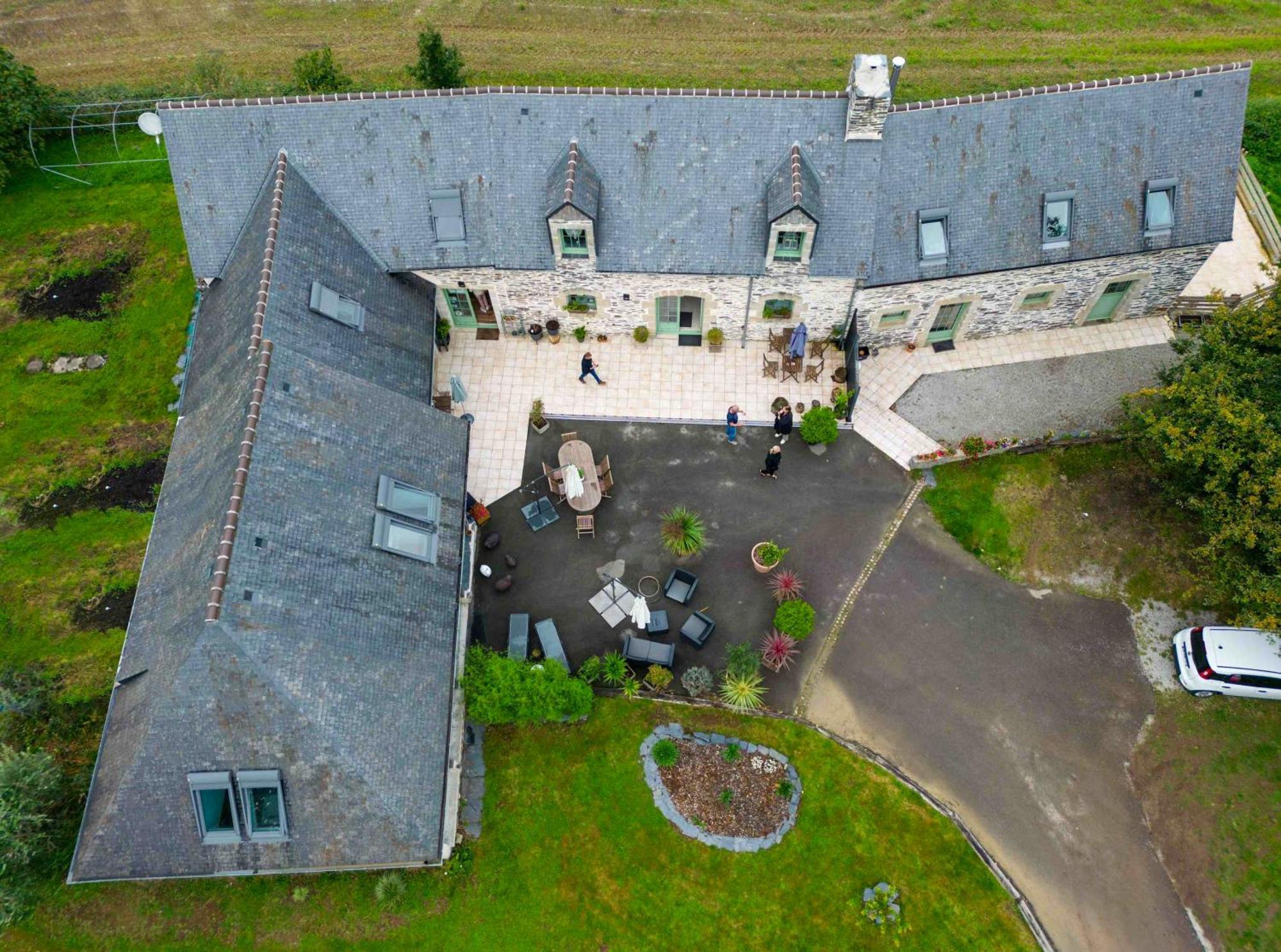 Les Pierres Bleues Bed & Breakfast Saint-Coulitz Exterior photo