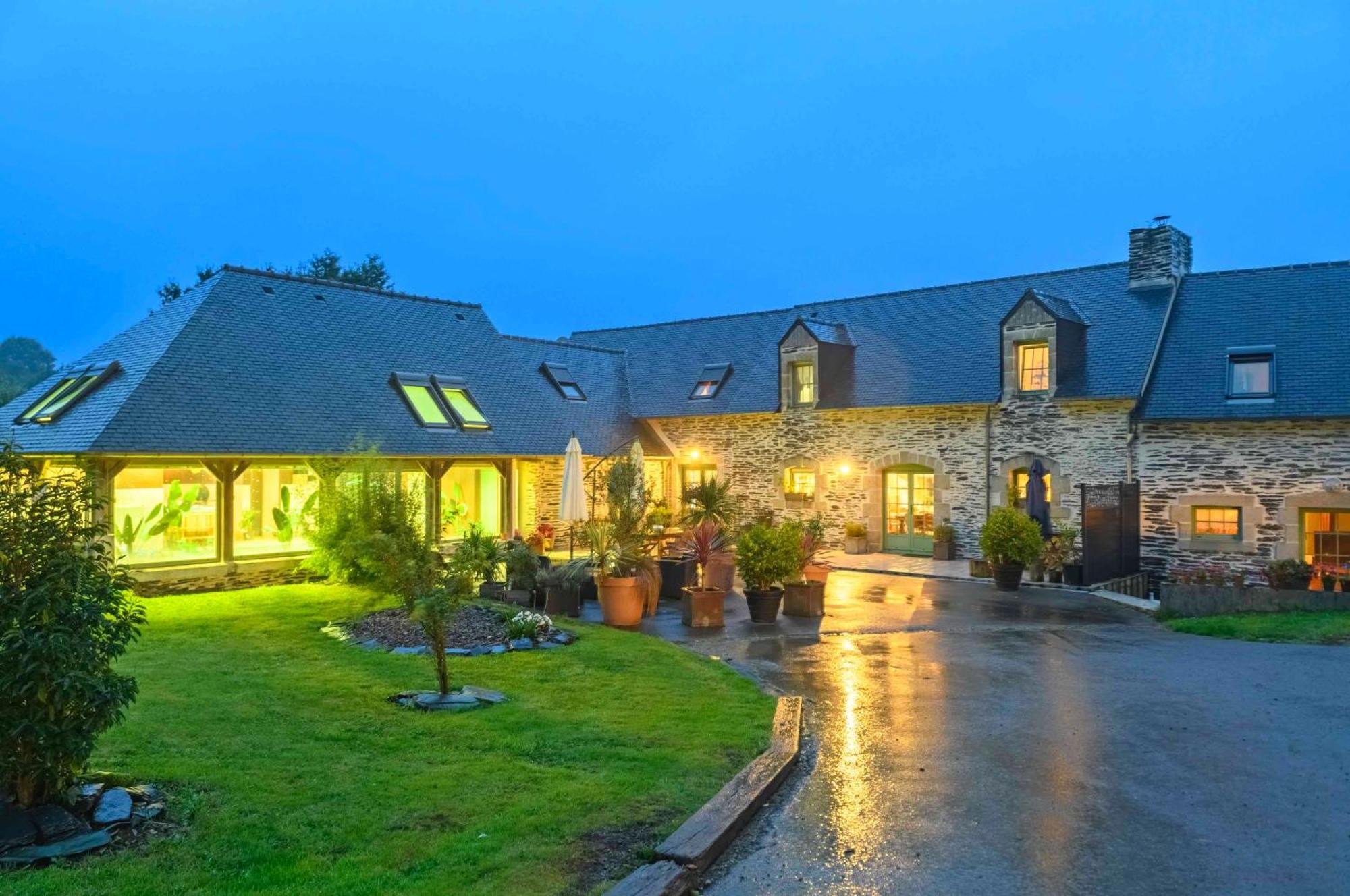 Les Pierres Bleues Bed & Breakfast Saint-Coulitz Exterior photo