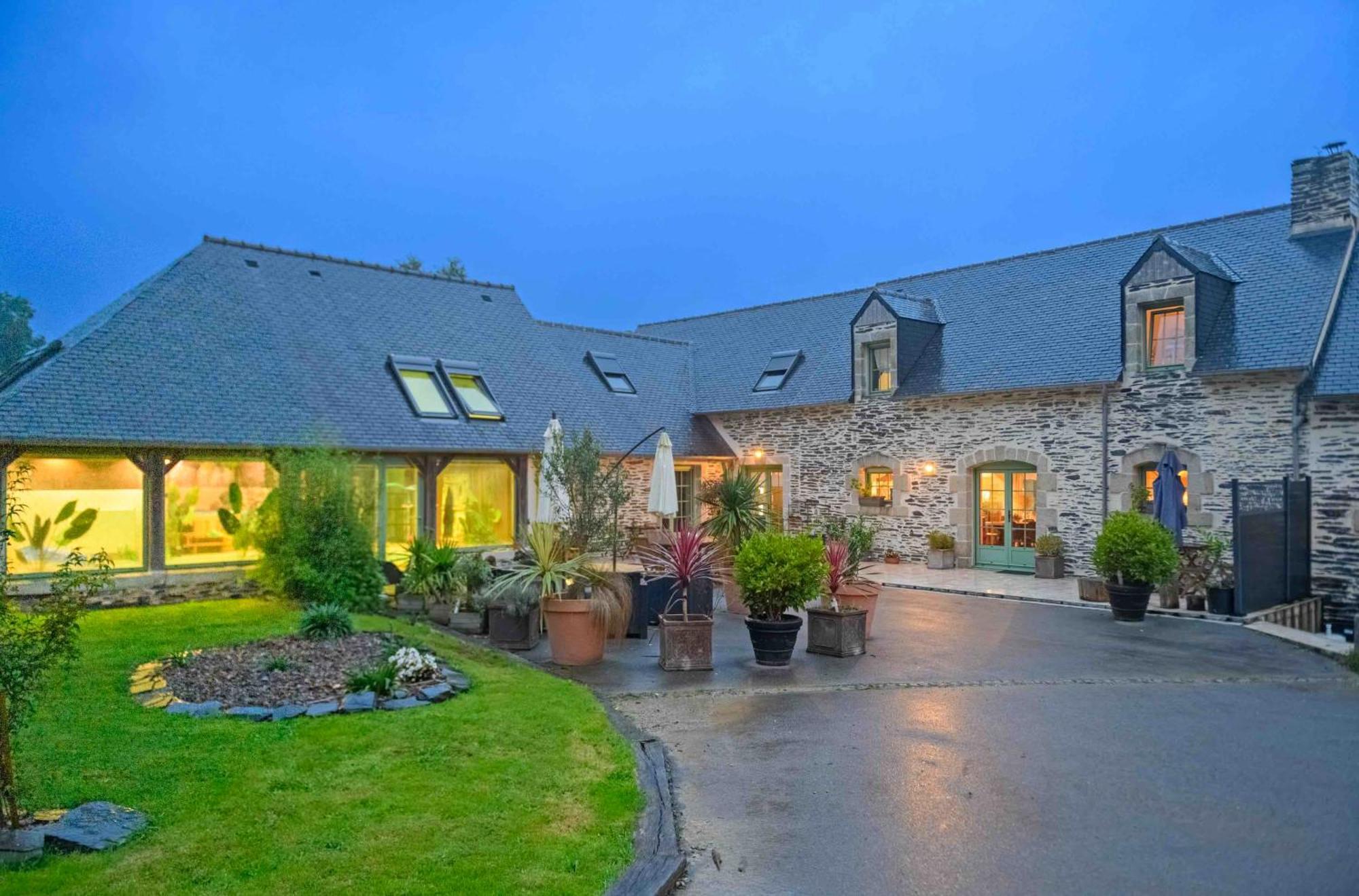 Les Pierres Bleues Bed & Breakfast Saint-Coulitz Exterior photo